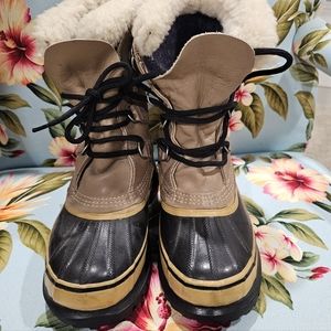 SOREL CARIBOU BOOTS - Men's Size 5 (Women's Size 7)